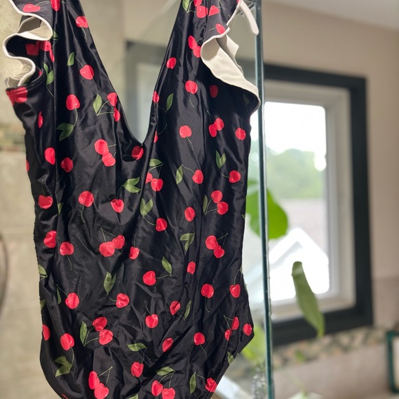 🍒Cherry Print Ruffle Swimsuit - Picture 3 of 5